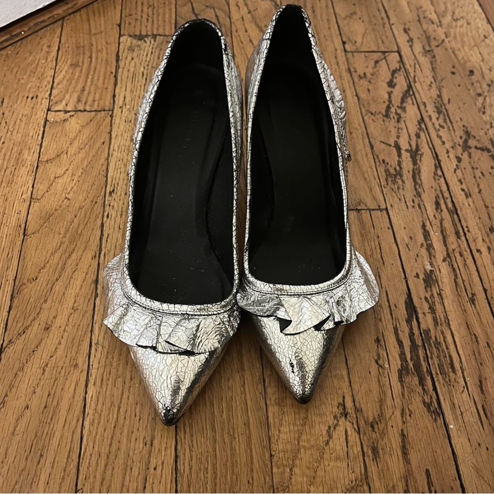 Isabel Marant Silver Heeled Shoes with Sleek Design